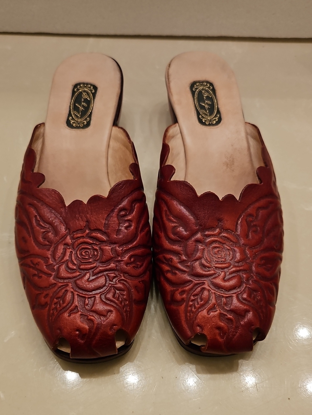 Salpy Handcrafted Wine Red Tooled Leather Floral Embroidered Slide Mules, Sz 8